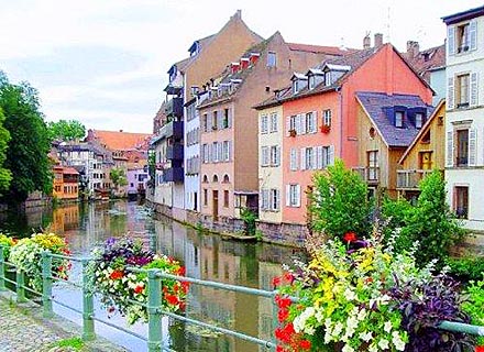 美しい自然と絵本の中の世界 Alsace アルザス地方 フランス旅行専門店 空の旅