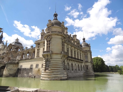 シャンティイにいってきました 馬博物館もシャンティイ城もとっても楽しめます フランス旅行専門店 空の旅