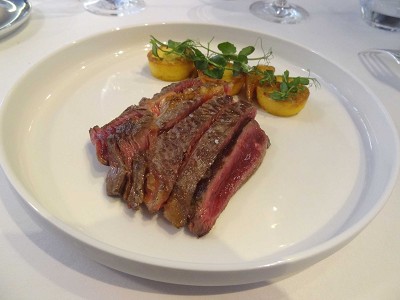ENTRECOTE BLACK ANGUS, POLENTA ET ECHALOTES AU SEL Xe[LA|^ƃGVbg̉摜1